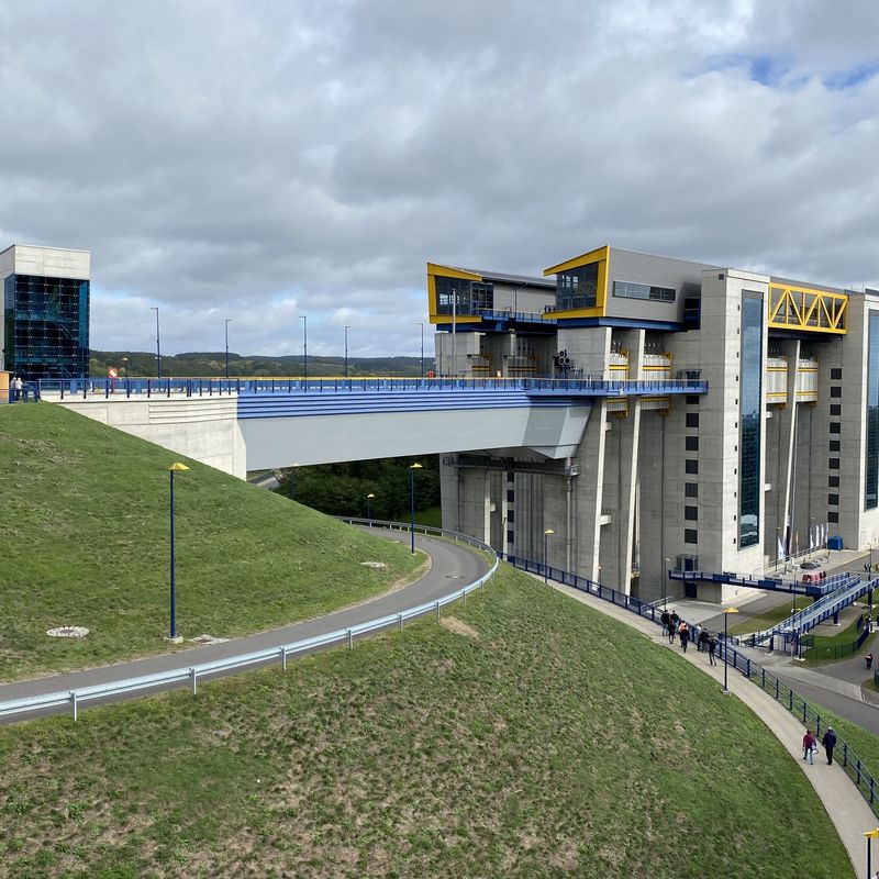 Overview of the New Niederfinow Ship Lift