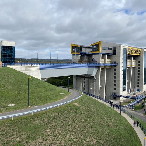 Overview of the New Niederfinow Ship Lift